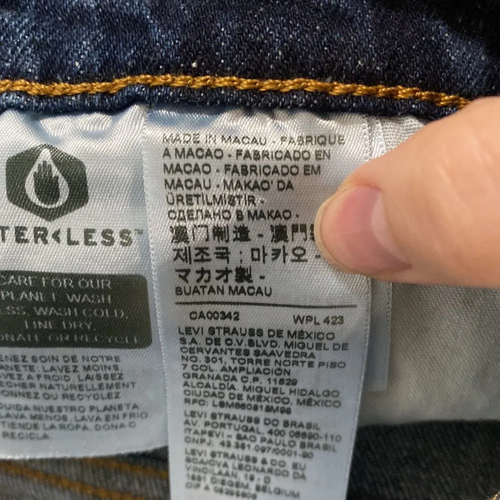 Levi’s Premium 501 High-Rise Distressed mini Shorts in Salsa Destiny Wash sz 27 - Image 14