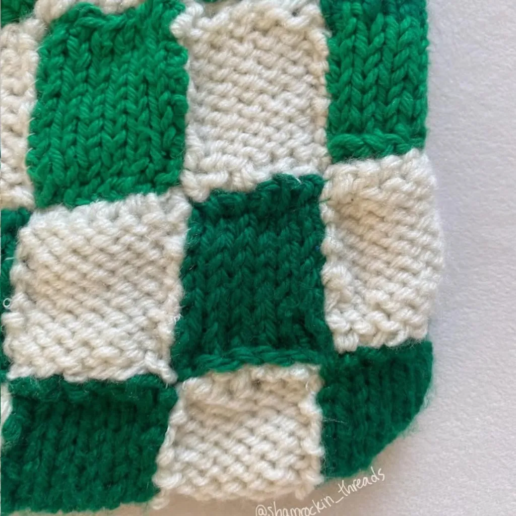 green and white checkered knit tote bag - Image 5