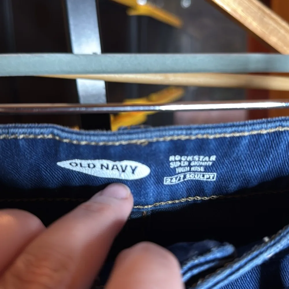 Old Navy High-Waisted Rockstar 24/7 Sculpt Super Skinny Jeans Dark Wash Size 2 - Image 6