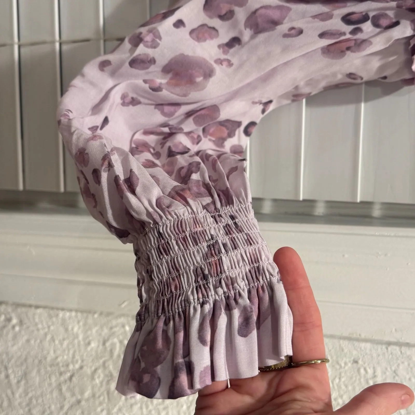 Jen's Pirates Booty Leopard Ruffle Smocked Neck Tie Neck Long Sleeve Blouse Sz S - Image 6