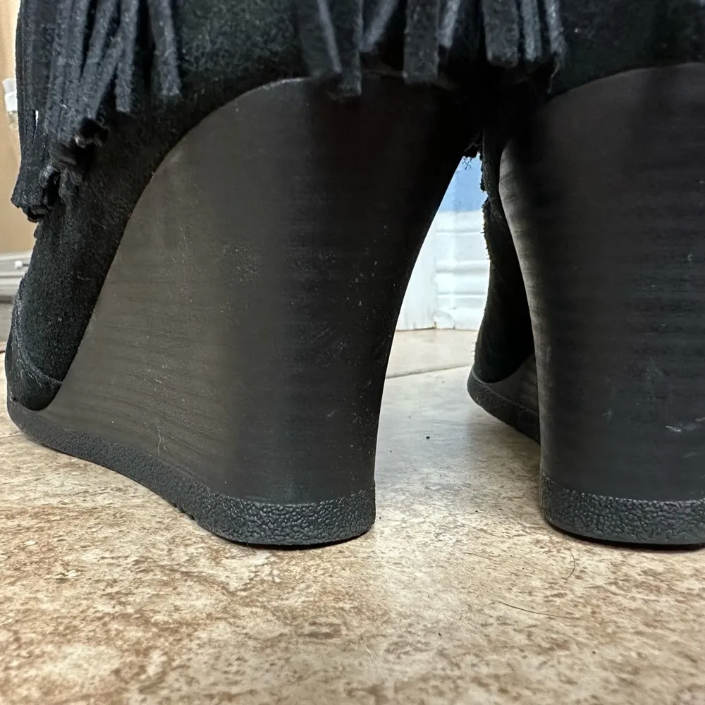 Minnetonka Size 8 black  boots - Image 2