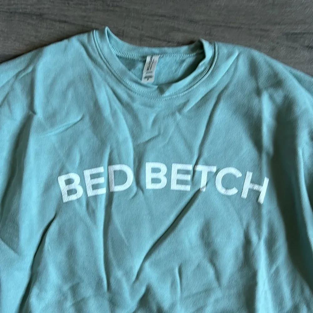 Bed betch pullover sweatshirt - Image 2
