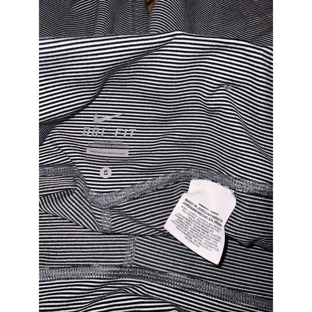 Nike Women's Capri‎ Leggings Size small s - Image 4