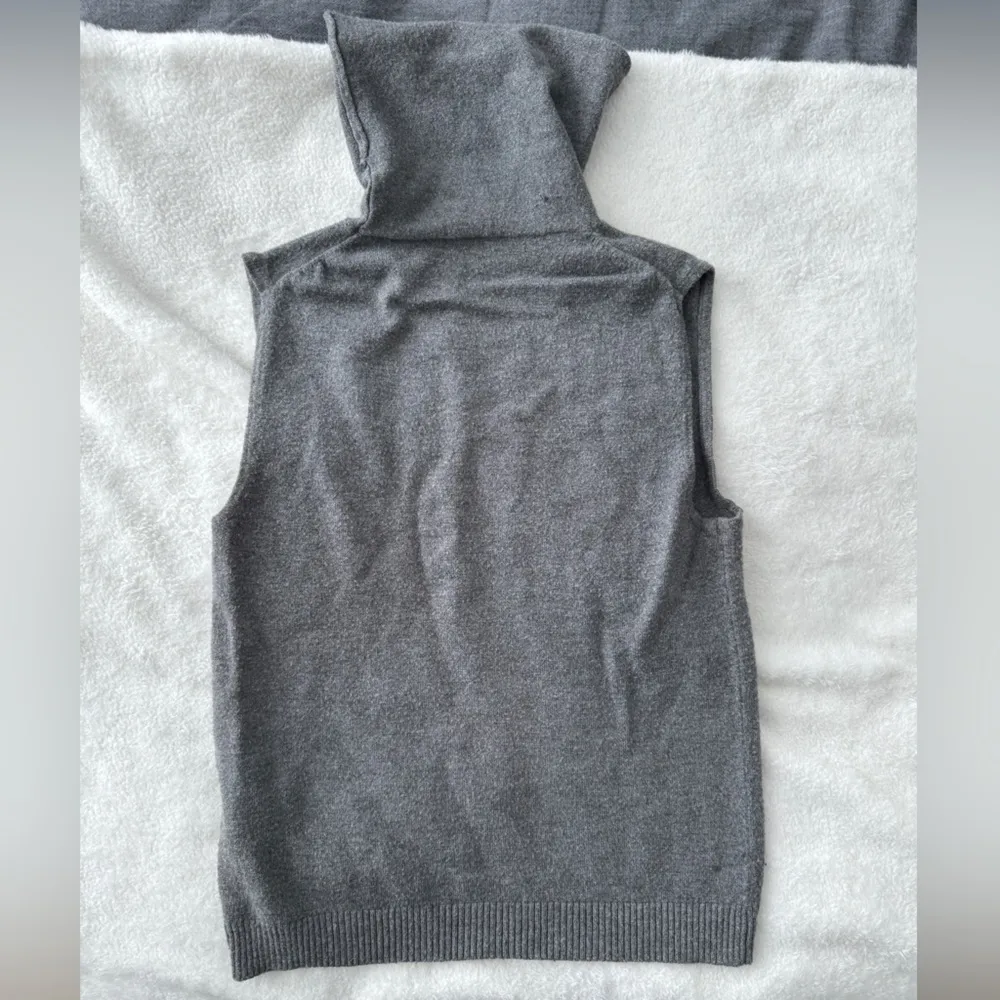 Grey Crop Top - Image 4