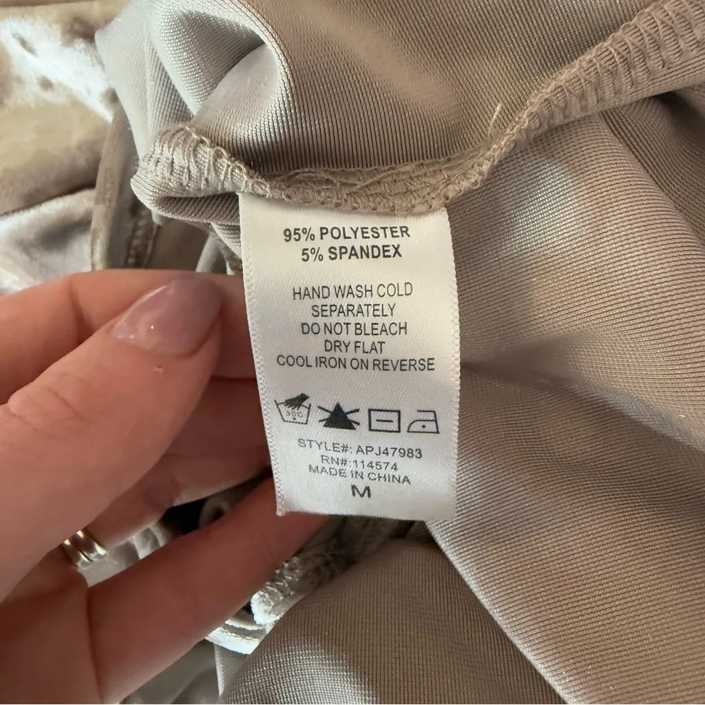 Anthropologie‎ Pleione Crushed Velvet Twist Top size M - Image 7