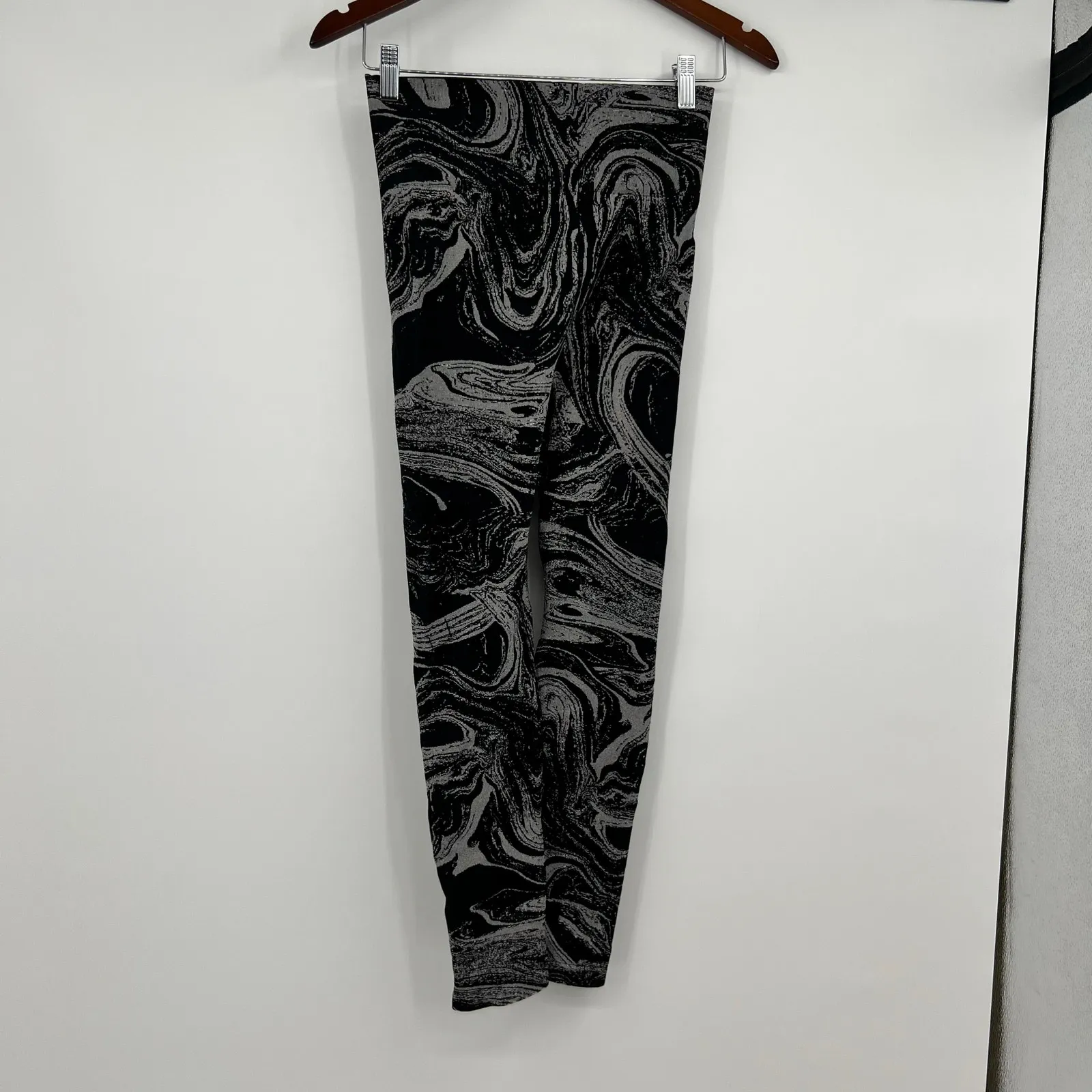 Athleta BUNDLE lot Aurora Shine tight Black & Cabernet Marble Seamless sz small - Image 7