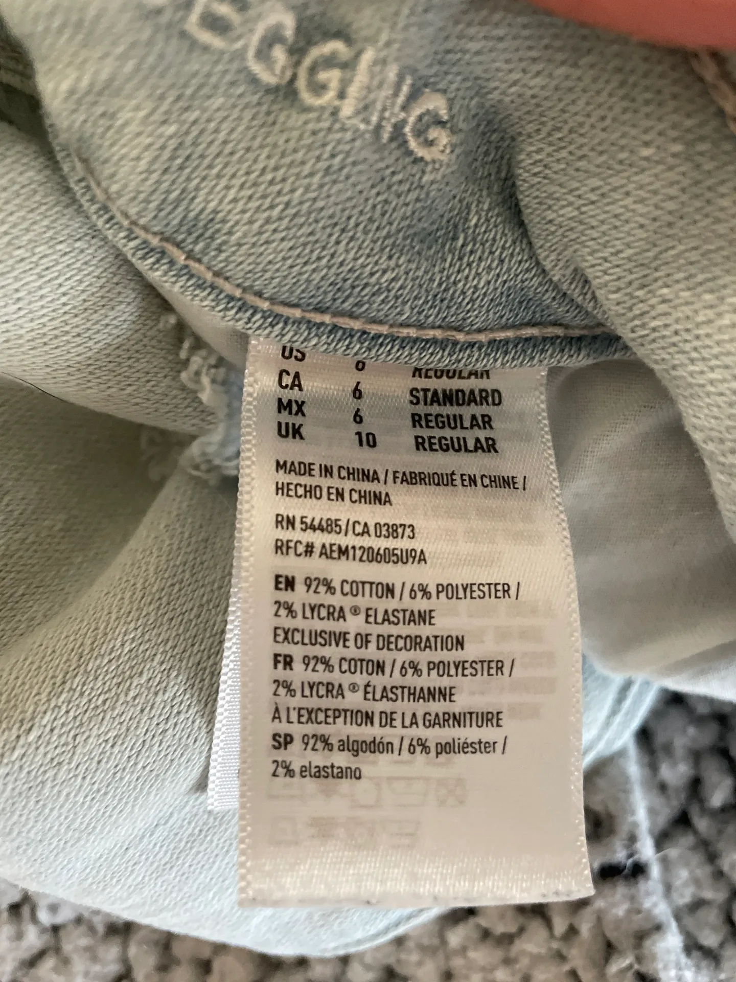 American Eagle Light Wash Jeans - Image 4