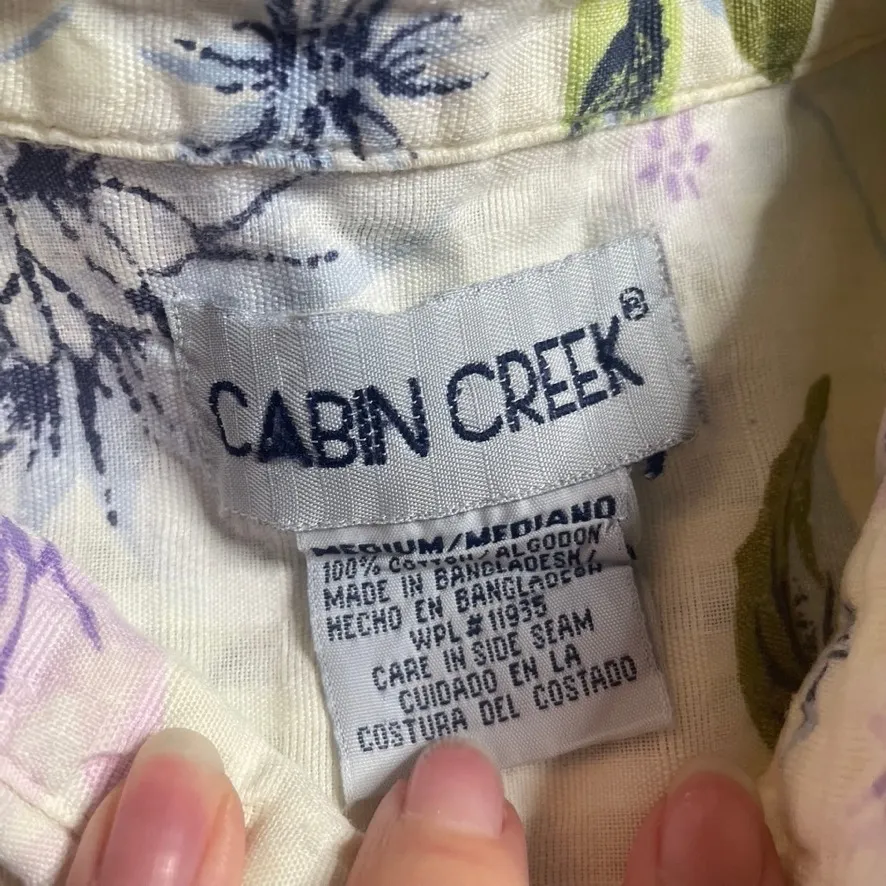 Cabin Creek Women's Floral Print Short Sleeve Button Down Shirt Medium - Image 3