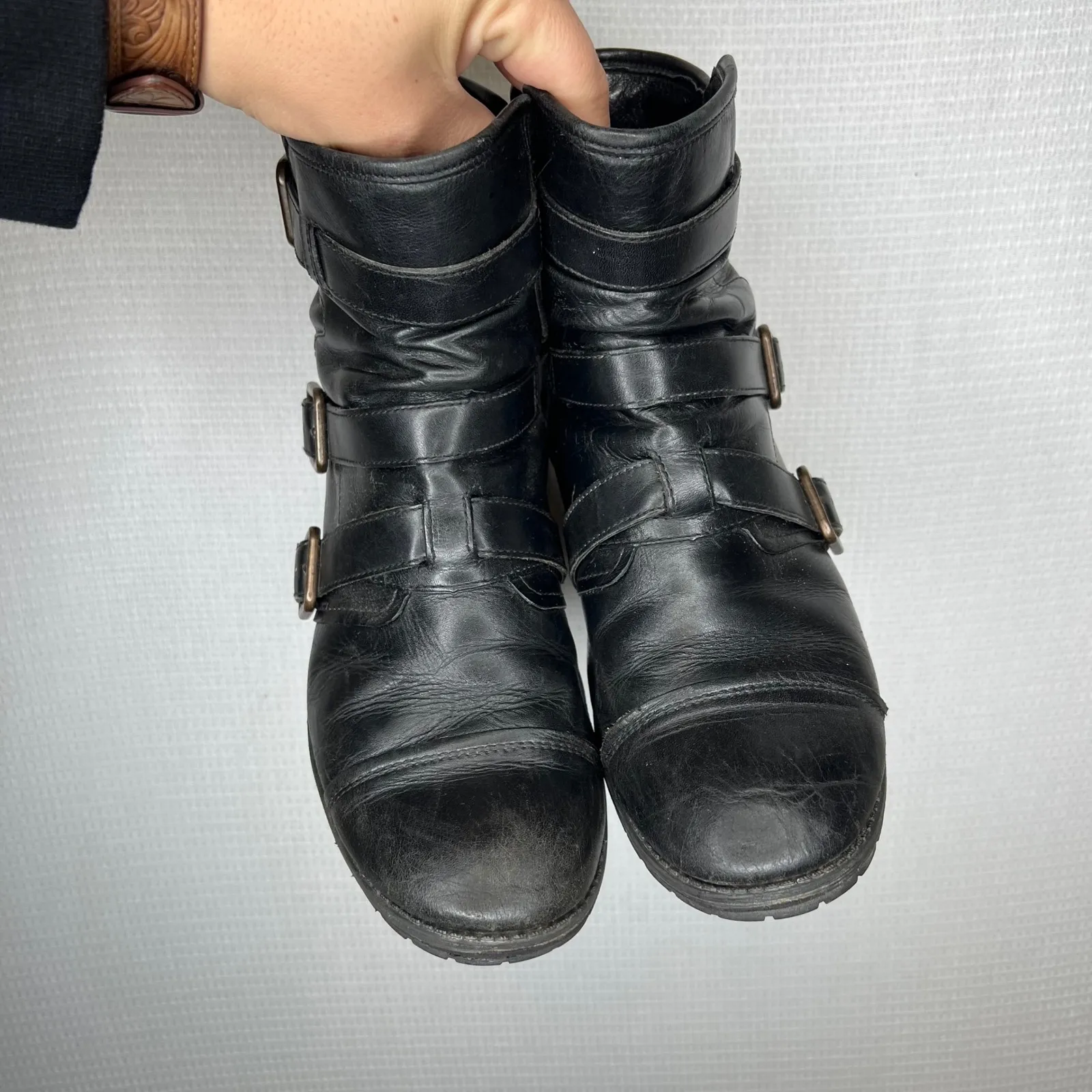 UGG‎ Black Leather Moto Buckle Ankle Boots Women's Size 6 Vibram Sole - Image 2