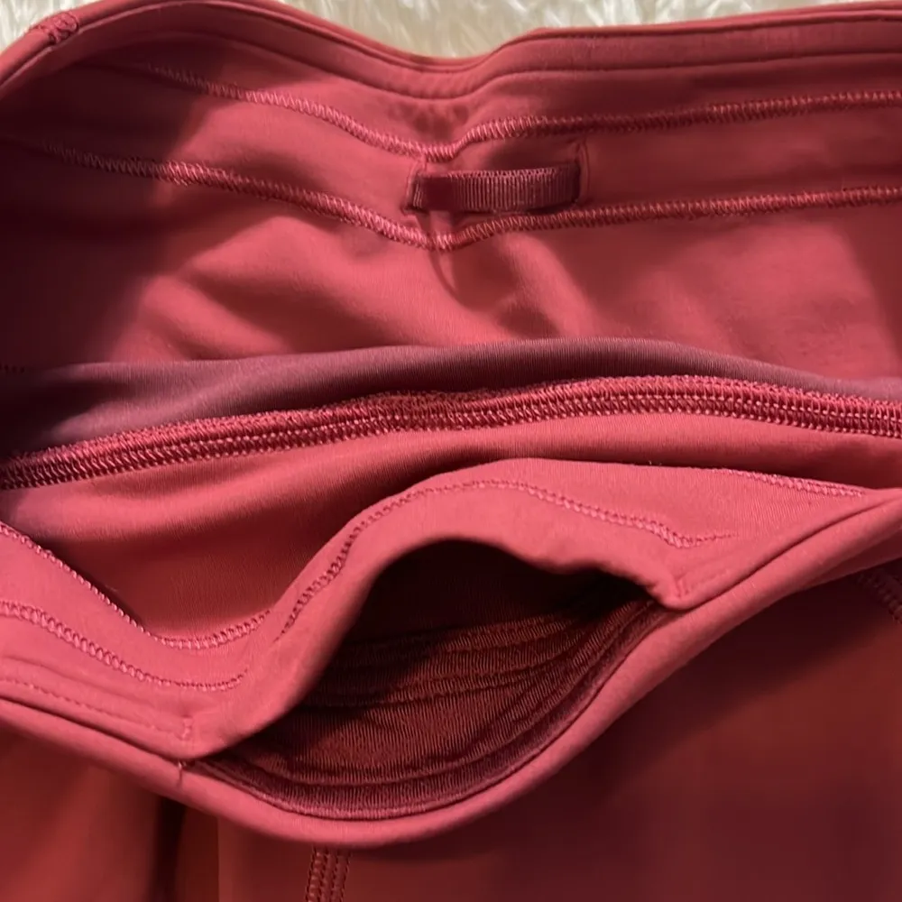 Invigorate HR Leggings 25” Color Chianti Size 4 EUC No Flaws - Image 9