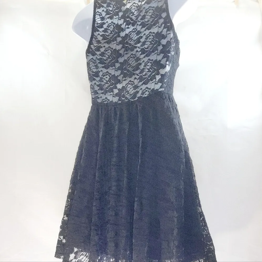 Finn & Clover sleeveless lace mini dress size small - Image 3