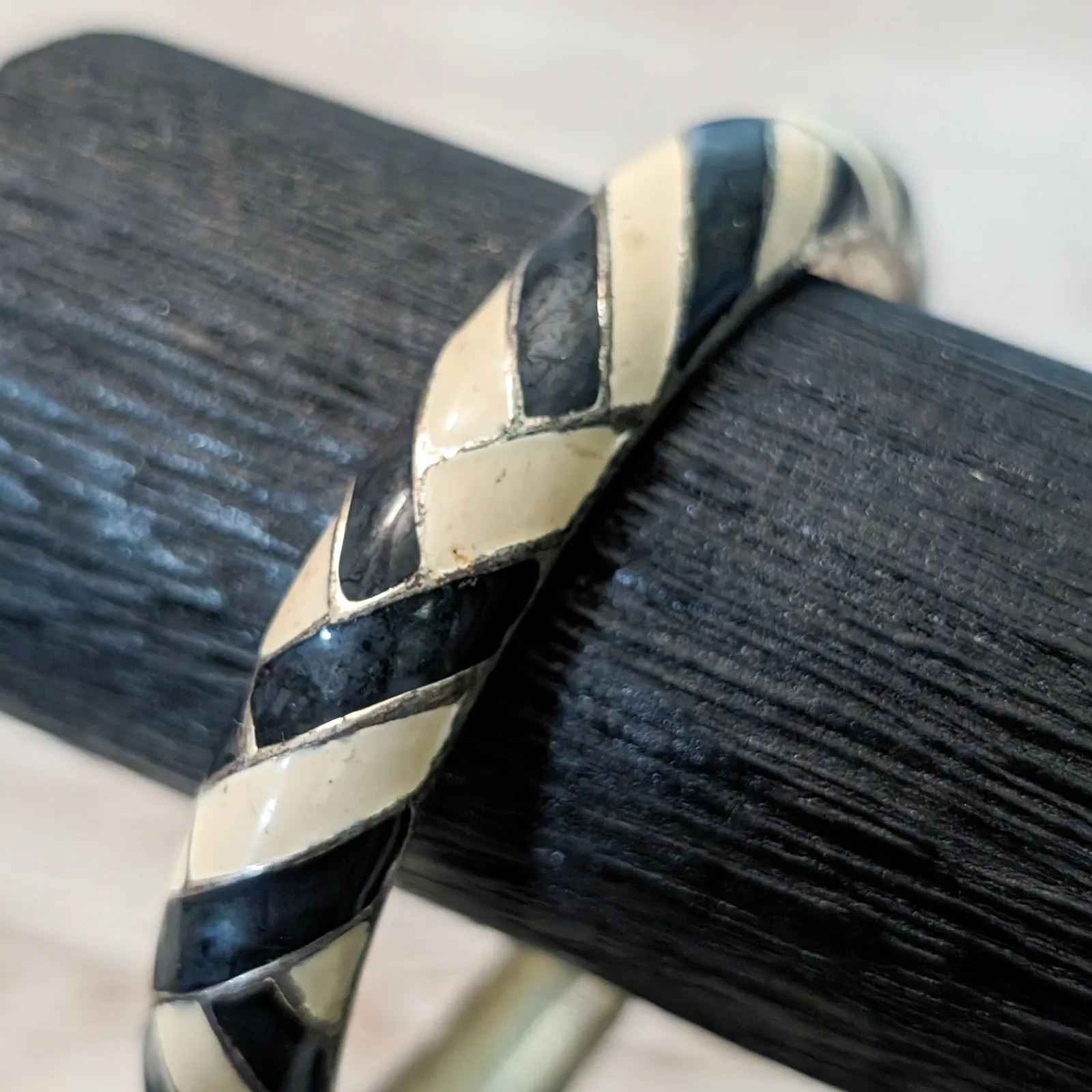 Vintage Hinged Bracelet Cream & Black - Image 2