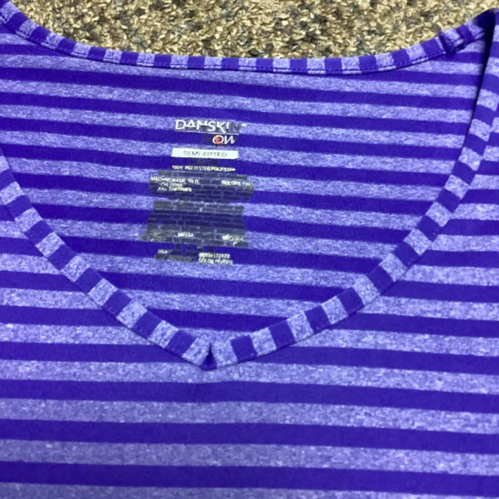 Danskin Now Athletic Semi Fitted V - Image 2