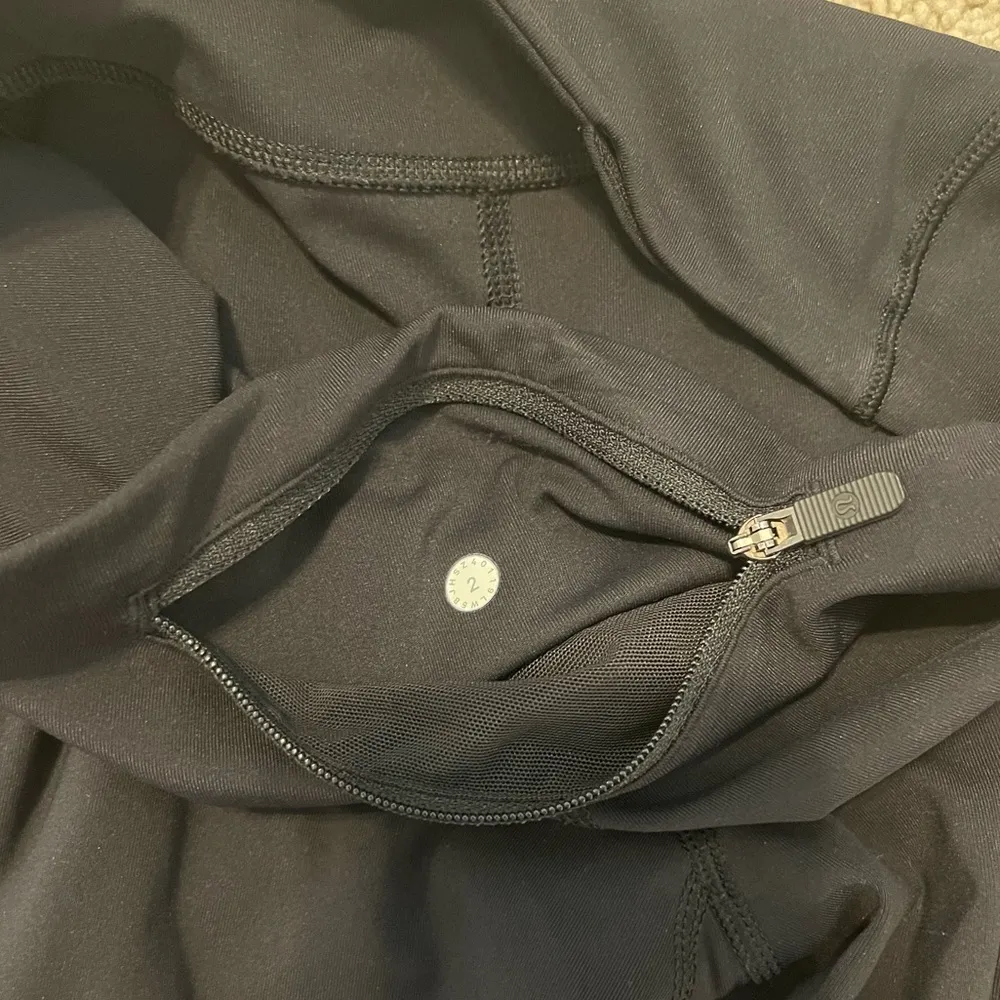 Lululemon 28’ black leggings size 2 - Image 6