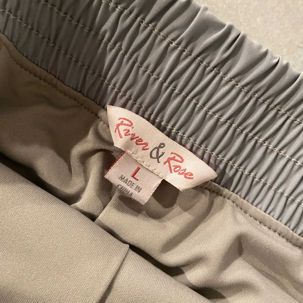 River & Rose Size L Gray Athletic Skirt Built In Shorts Skort Zip Pockets Size L - Image 9