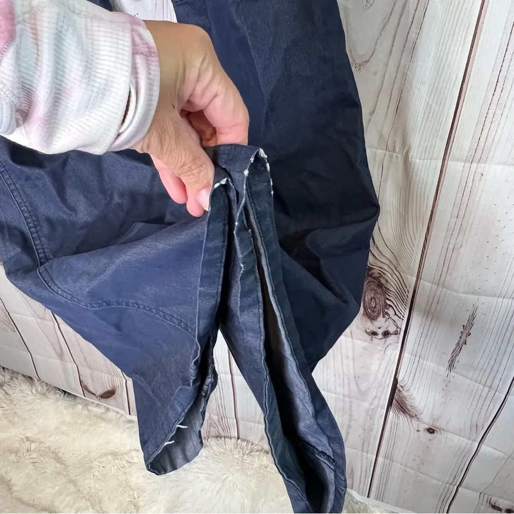 Alice & Olivia Lightweight Soft Business Casual Flare Jeans - Image 4