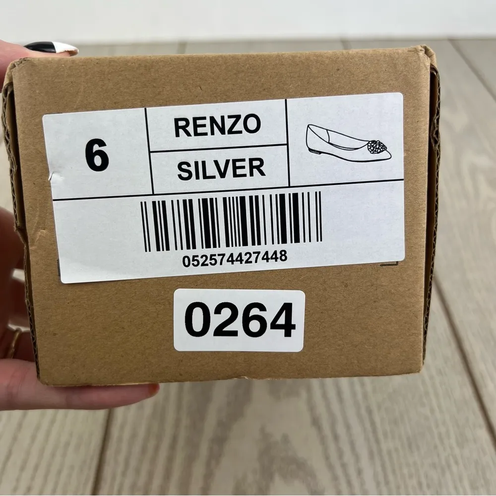 Journee Collection Women's Renzo Slip On Pointed Toe Ballet Flats 6 Silver $85 - Image 8