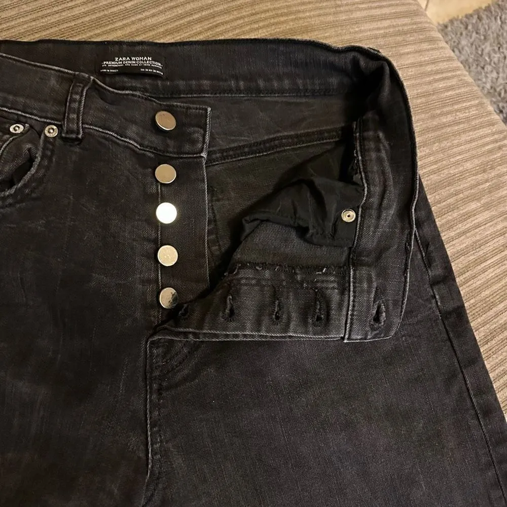 ZARA  premium denim button fly raw angled hem zipper size 6 - Image 3
