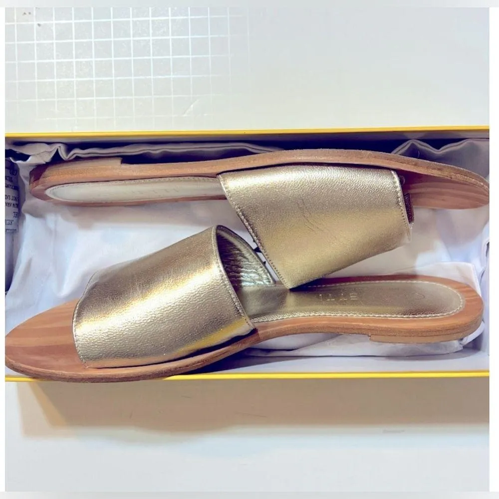 Like New! Cornetti Cossi Sandal in Laminate Gold, size 41 Gold - Image 8