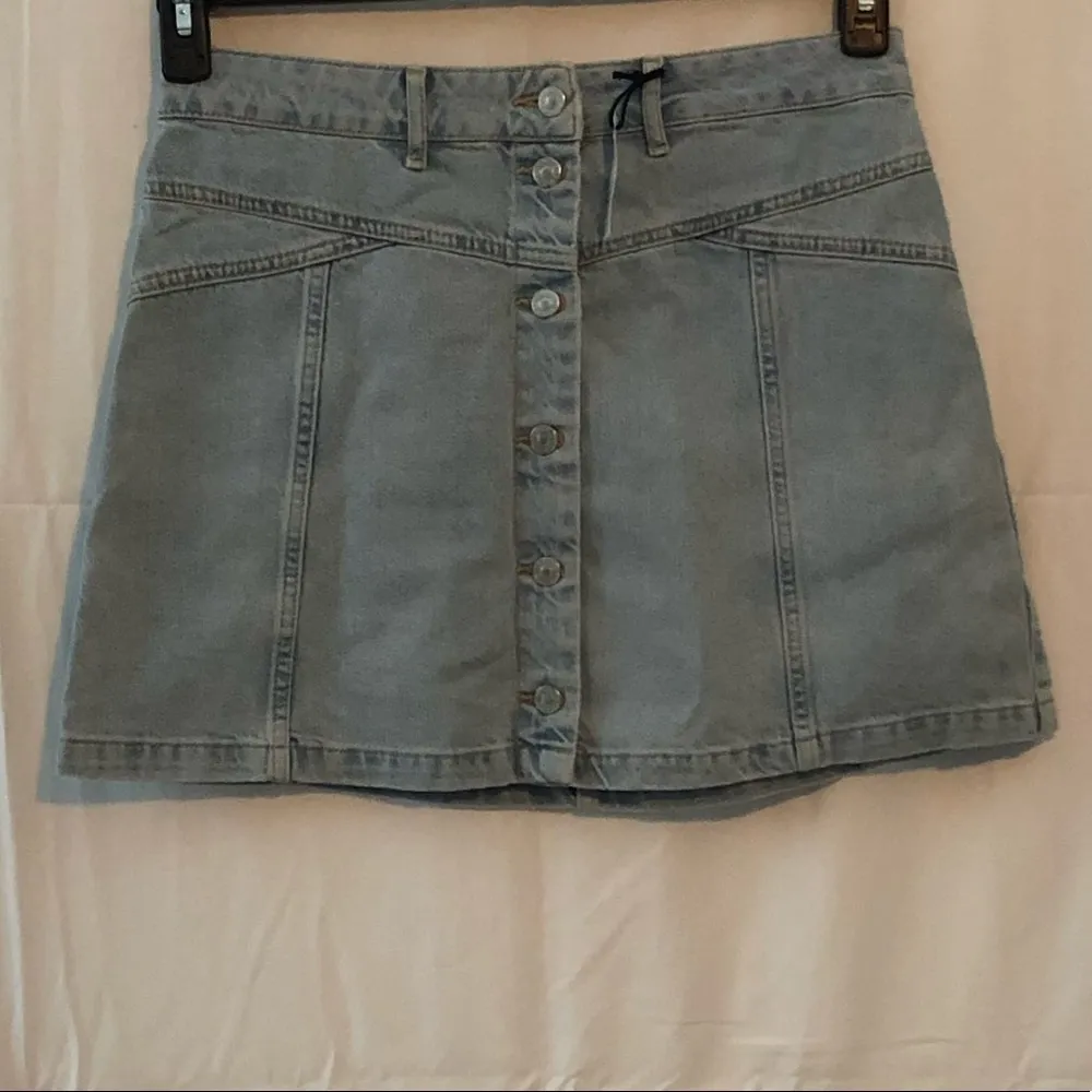 Topshop short denim button front skirt size 10 - Image 4