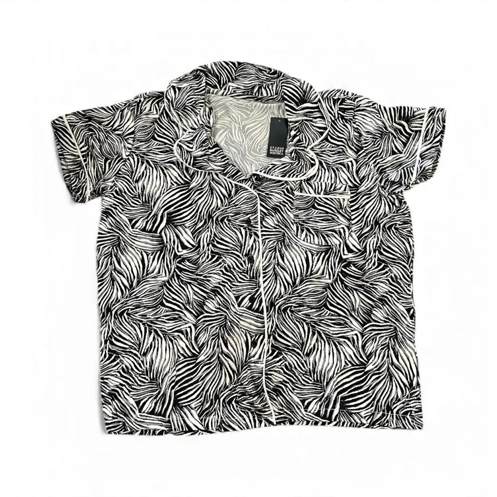 Studio Badgley Mischka Black Tiger Print Short Sleeve & short pajamas set NWT - Image 1