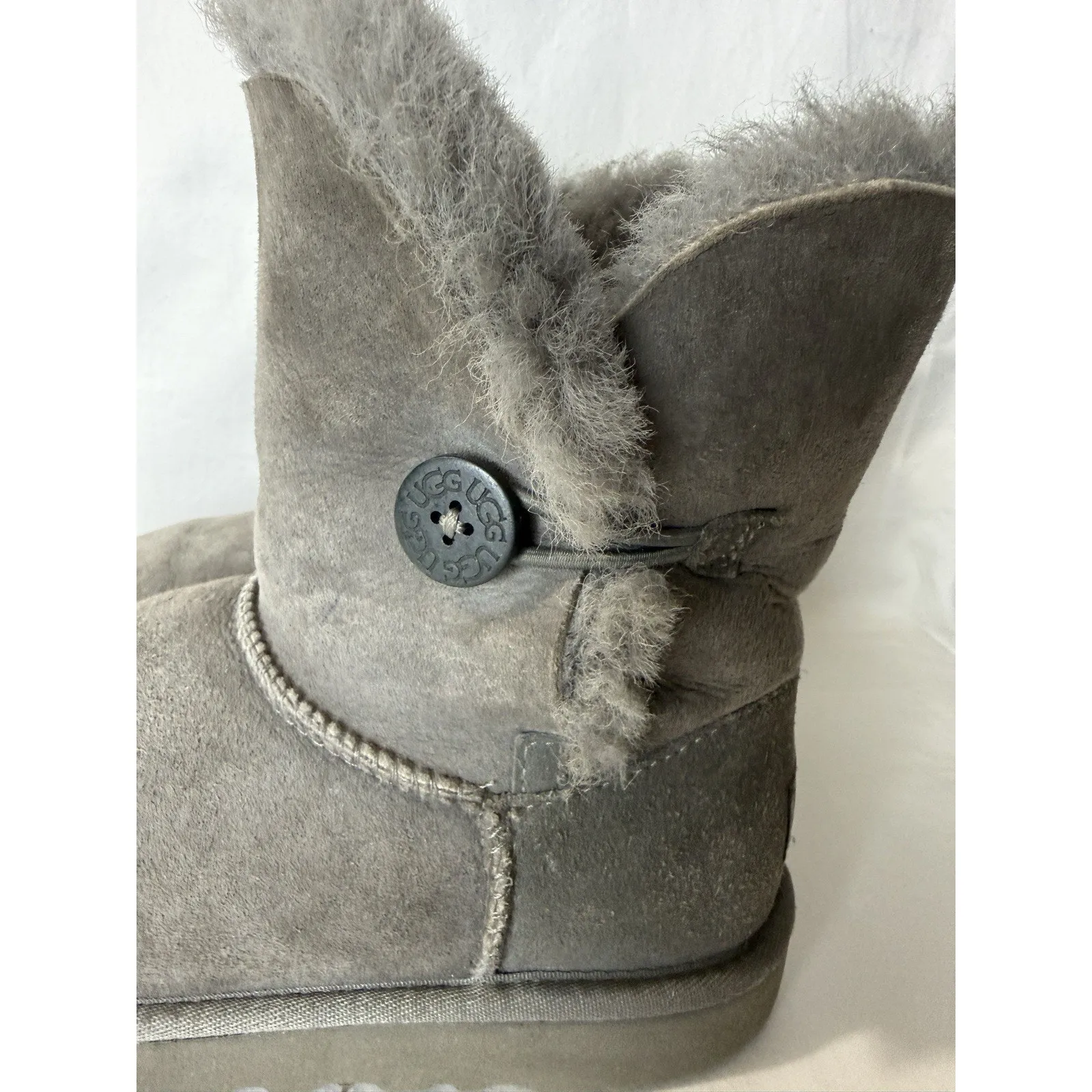 UGG Bailey II Button Women’s Winter Boots Gray Suede Shearling Size 5 Pull On - Image 6