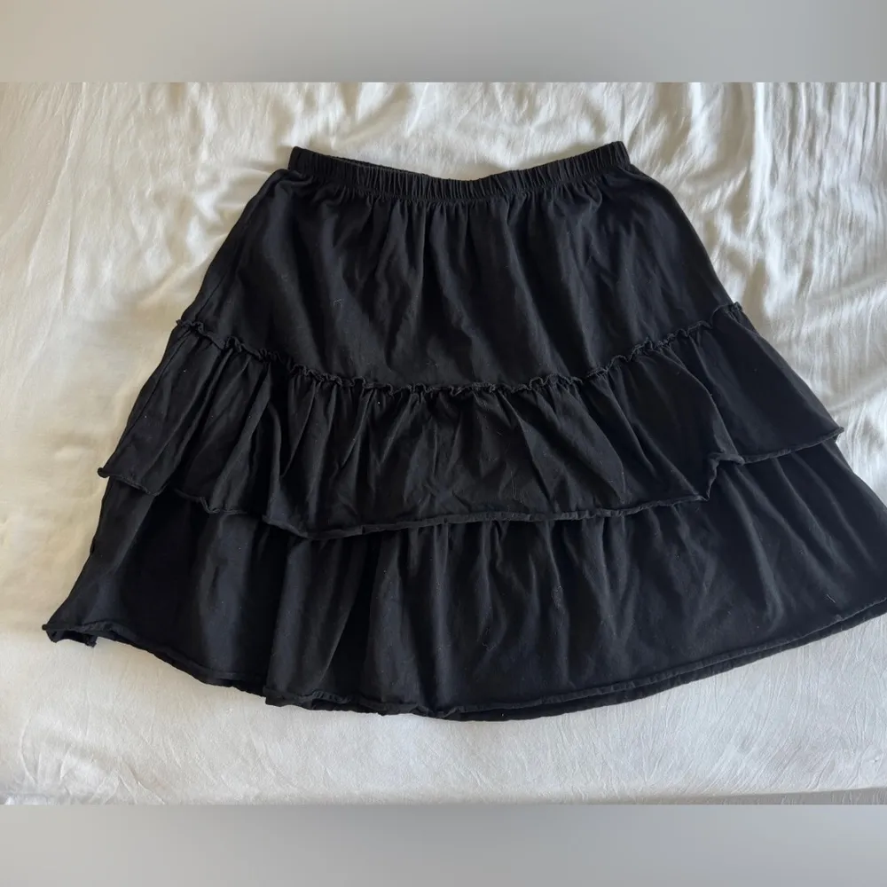 Yakira Bell Black Tiered Ruffle Skirt Sz Medium | Above the Knee | Comfy & Cute - Image 2