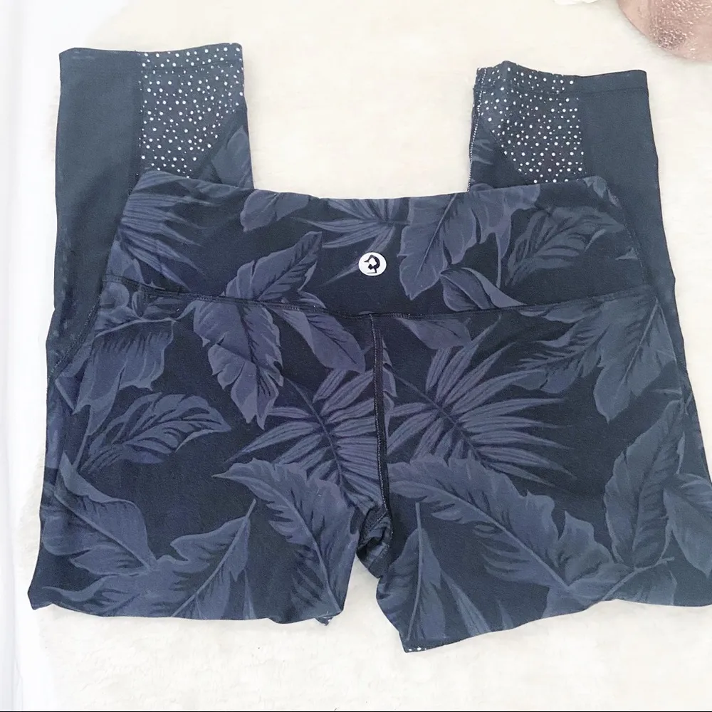 Scorpio Sol Capri Leggings Tropical - Image 3