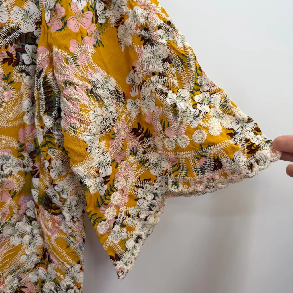 Solitaire by ravi khosla boho floral embroidered top size L Large NWT mustard - Image 3