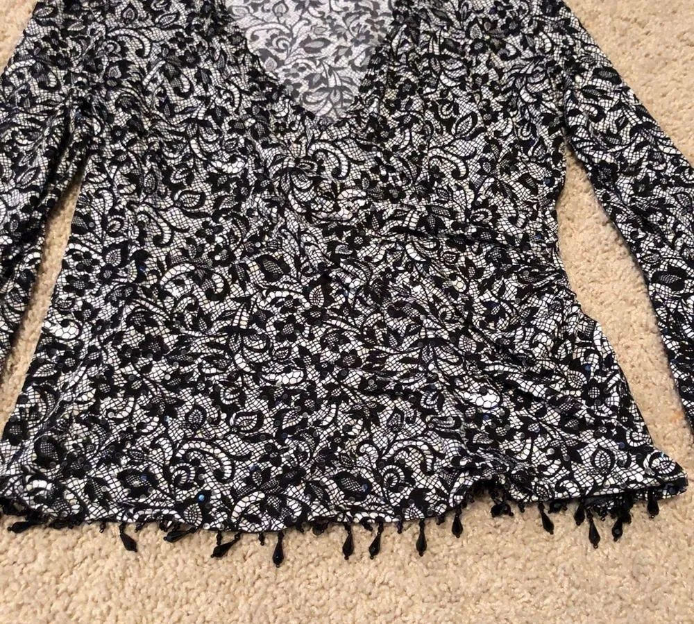 Black and white floral long sleeve blouse Size L - Image 2
