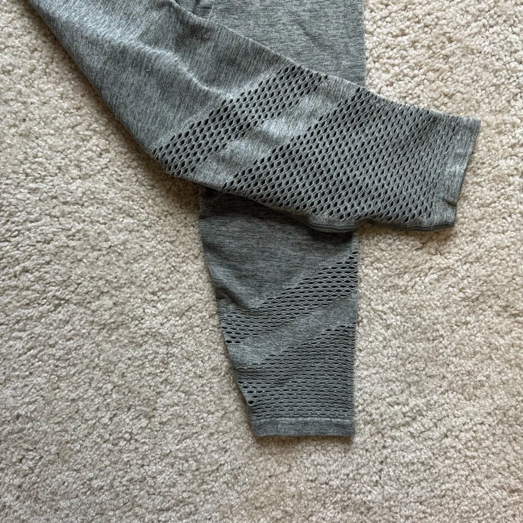 PINK Victoria's Secret Seamless Leggings Yoga Pants Grey Color Block Size Medium - Image 3