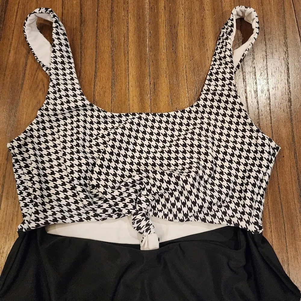 Lovers + friends JOJO ONE PIECE Houndstooth swimsuit extra Large - Image 3