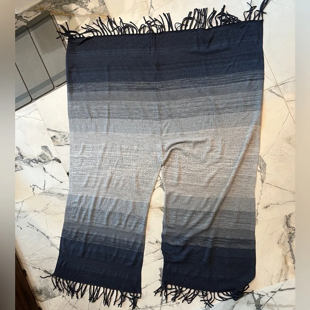 White House Black Market ombré Blue Gradient Ruana Shawl Wrap EUC size S/XS - Image 11