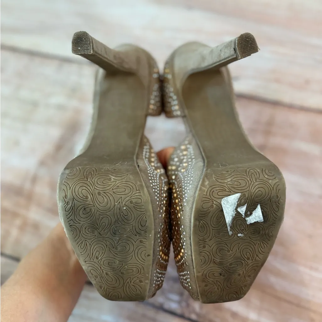 Woman’s Size 7 Limelight Tariff Square Peel Toe Studded Heels Pumps - Image 7