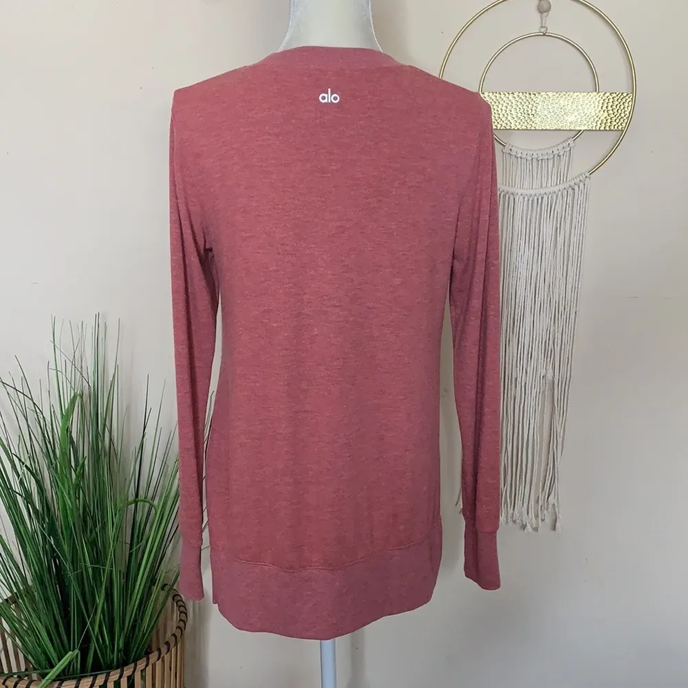 alo yoga • alolux glimpse long sleeve split tee - Image 6