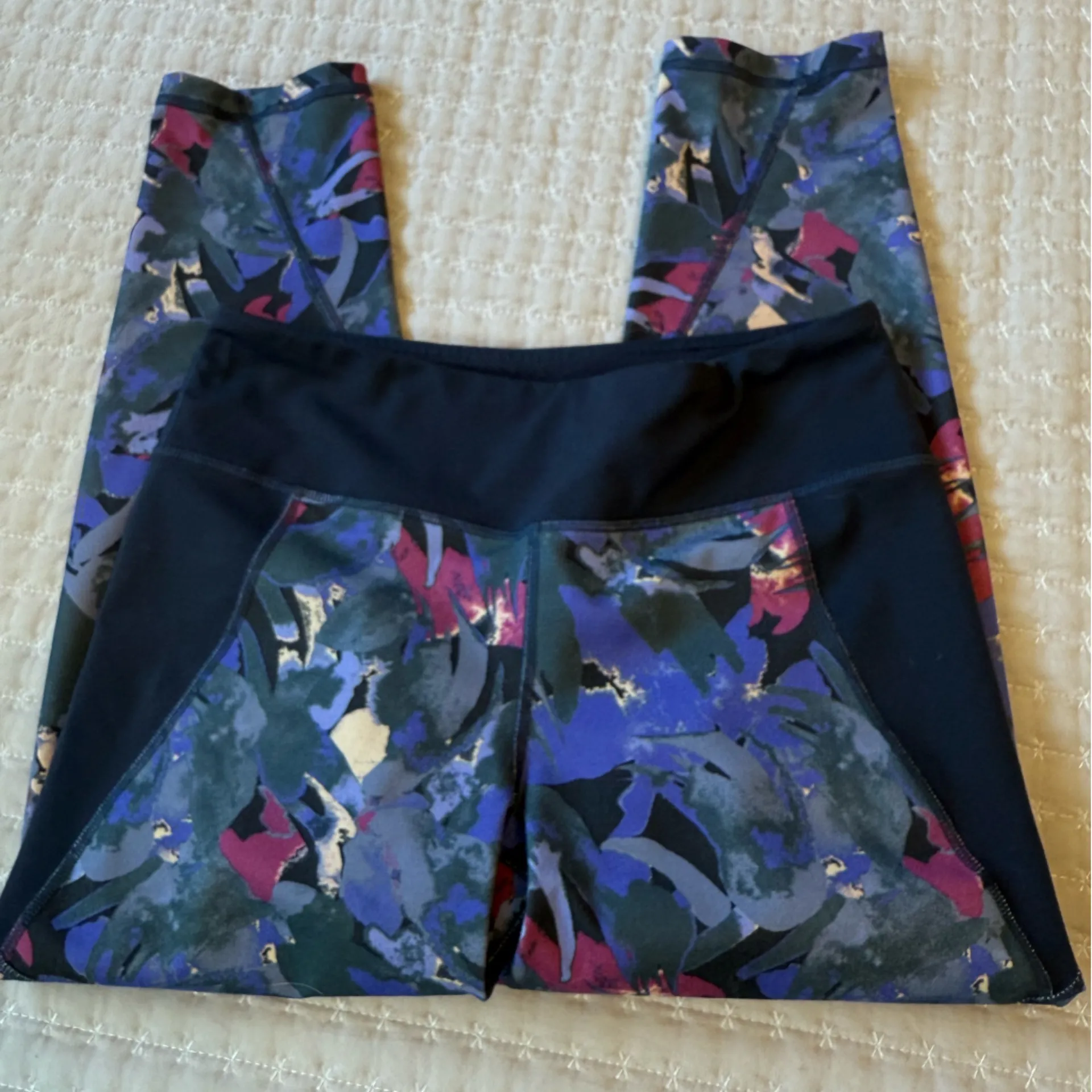 Patagonia‎ Centered Crops size Medium - Image 2