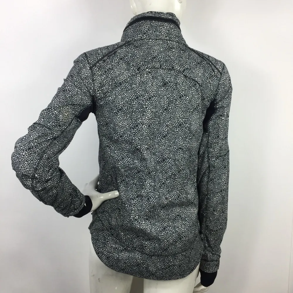 Lululemon Spring Forward Jacket
Plush Petal Black Ghost / Black - Image 6