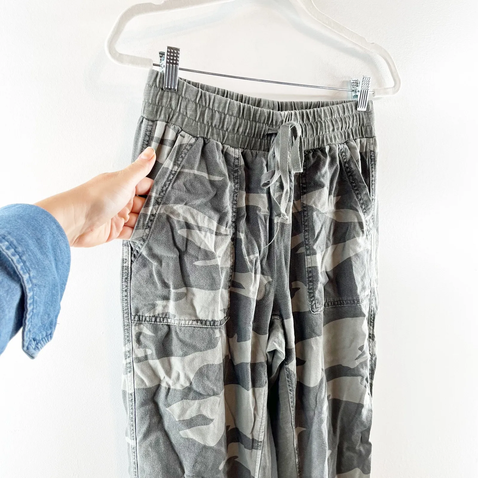 Splendid High Rise Lakeside Camo Joggers Green Small - Image 5