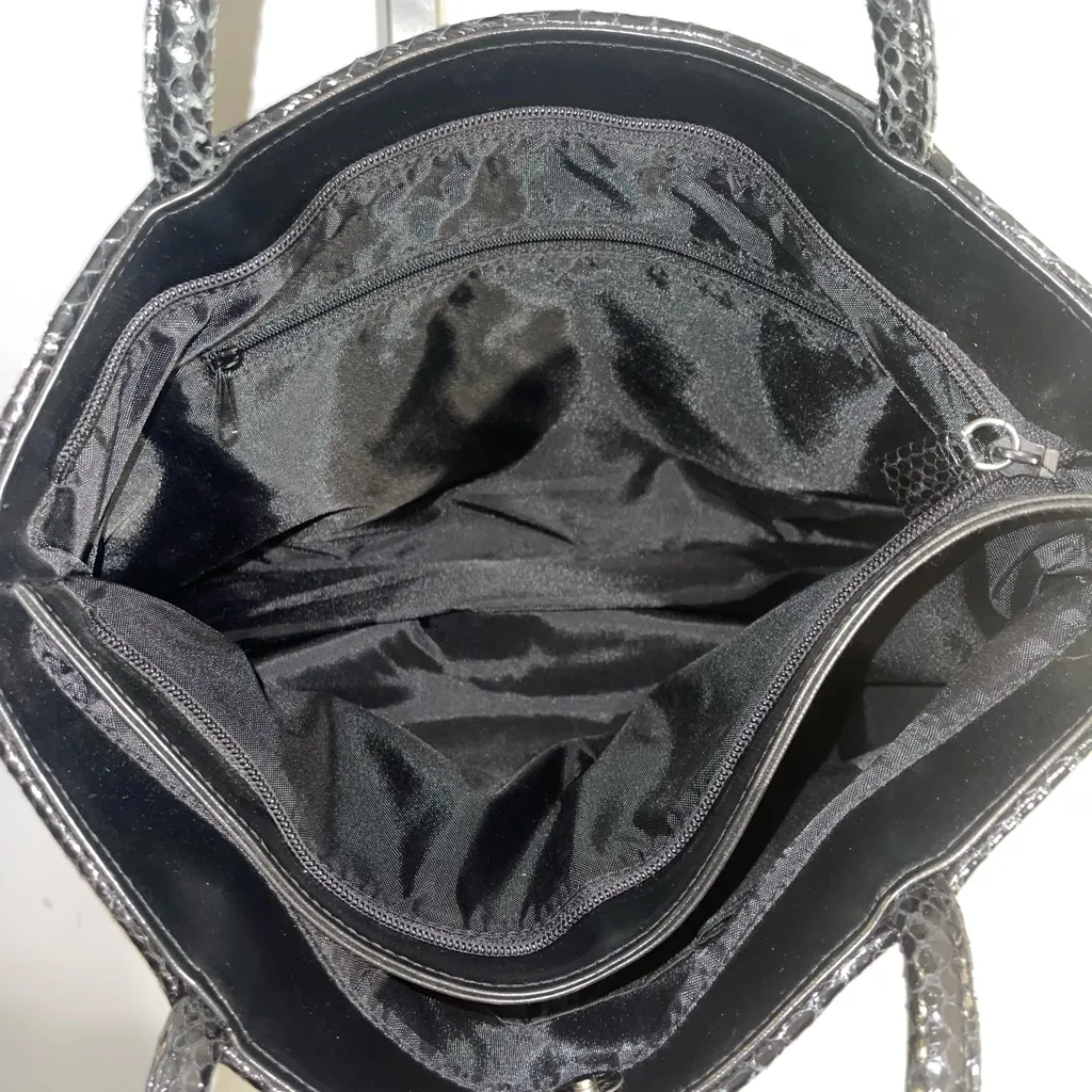 Snakeskin print black woven tote bag purse EUC - Image 4
