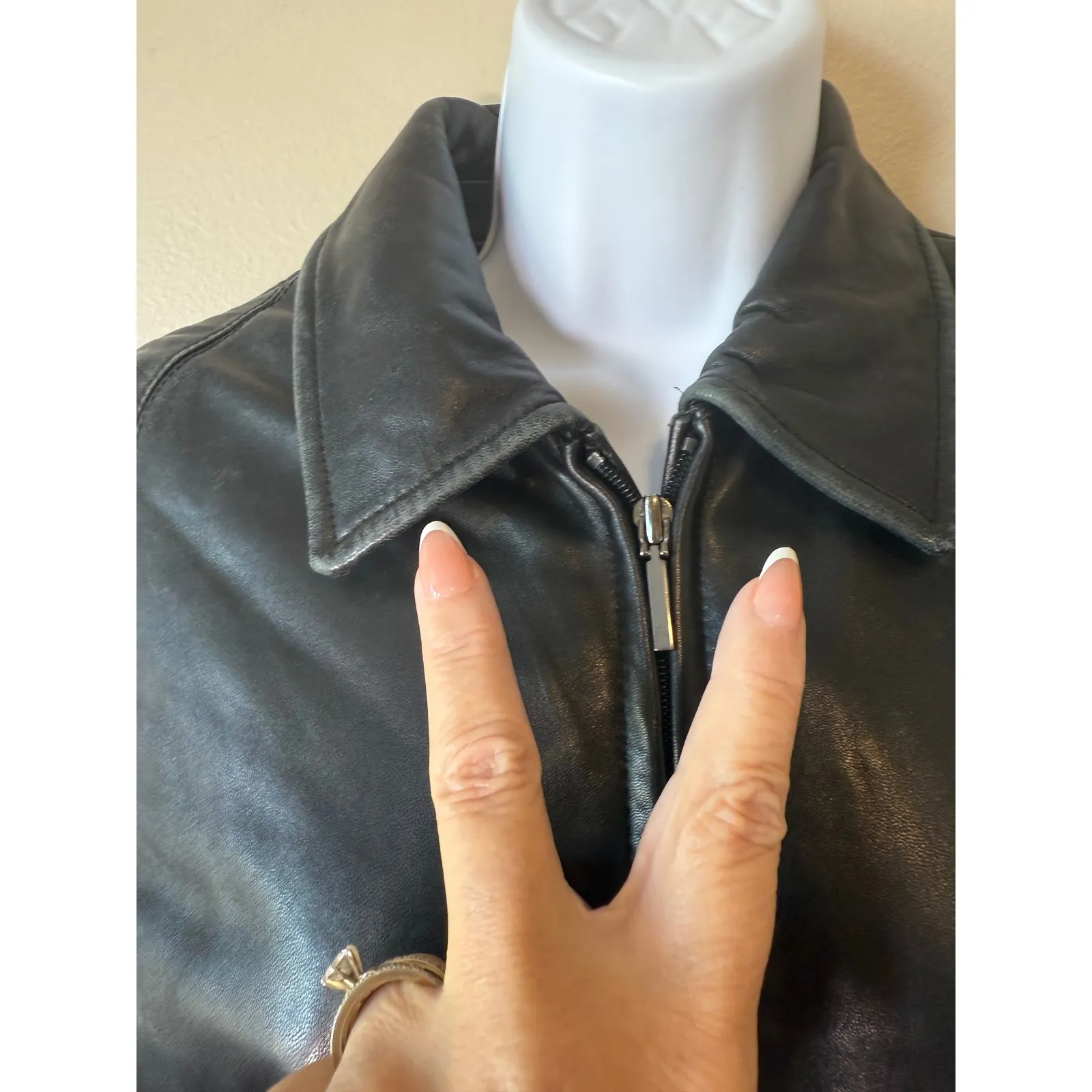 Reaction Kenneth Cole  Leather Jacket Women's Collared‎ Full Zip Black Small - Image 4