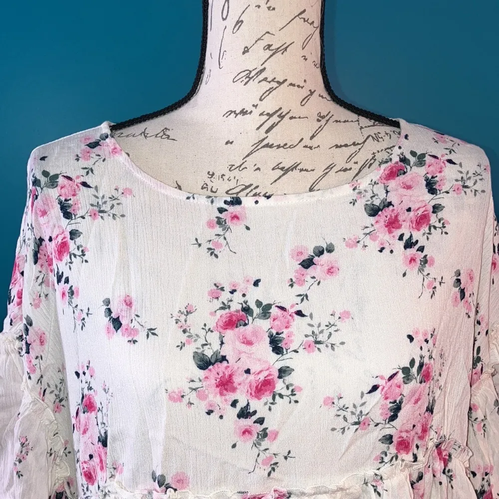 🎉 4 for $20 Mi Ami Floral Crop Top, Small - Image 2