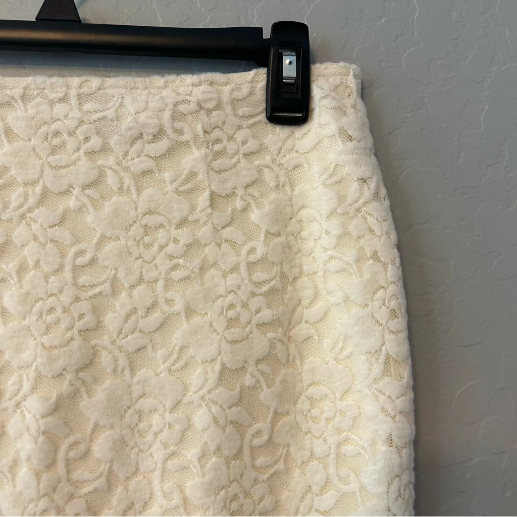 ⭐️Wendy Glez cream off white stretchy pencil skirt with lace overlay size medium - Image 5