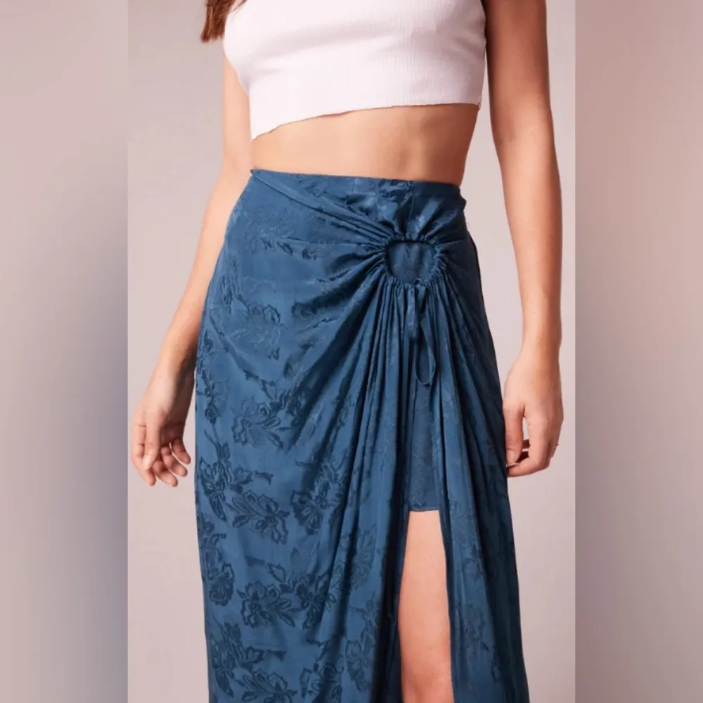 Band of the Free Womens Celene Deep Teal Layered Midi Skirt - Image 3