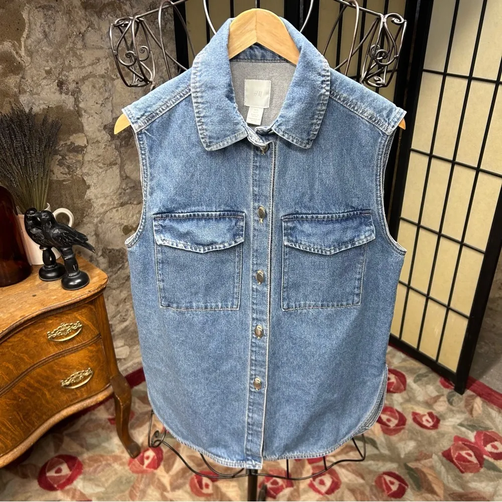 H&M Sleeveless Denim Shacket With Silver Toned Hardware: Size SMALL - Image 2