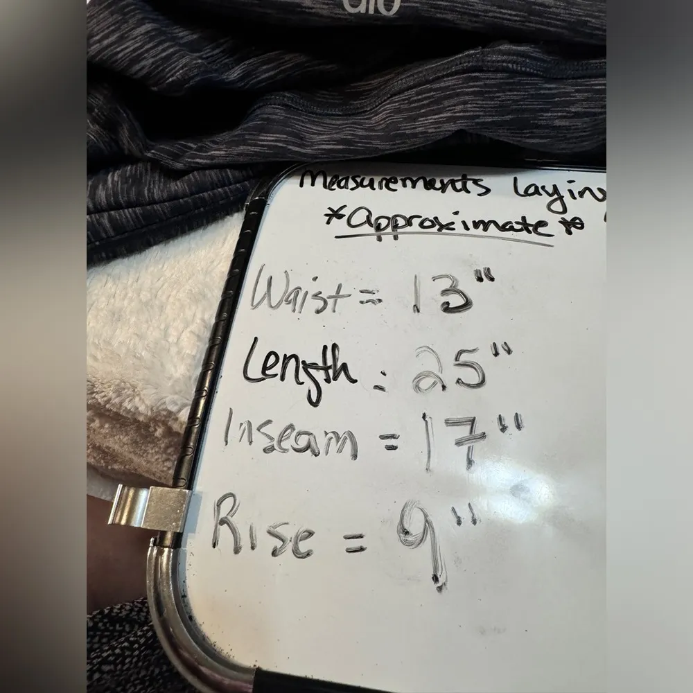 ALO Cropped Yoga Leggings 13” Waist - Image 8