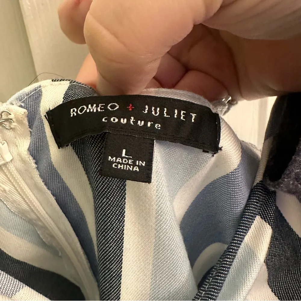 Romeo & Juliet Couture Striped Jumpsuit - Blue and White Size Large - Image 5