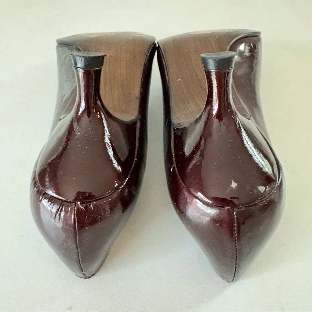 Stuart Weitzman Dark Burgundy Red Patent Leather Pump Kitten Heel Womens Size 5 - Image 9