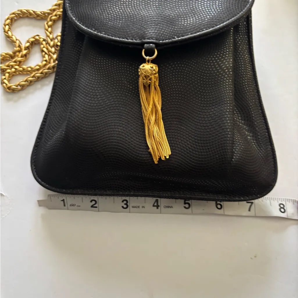 SONDRO ROBERTS BLACK TEXTURED SHOULDER BAG WITH THICK GOLD TONED CHAIN - Image 10