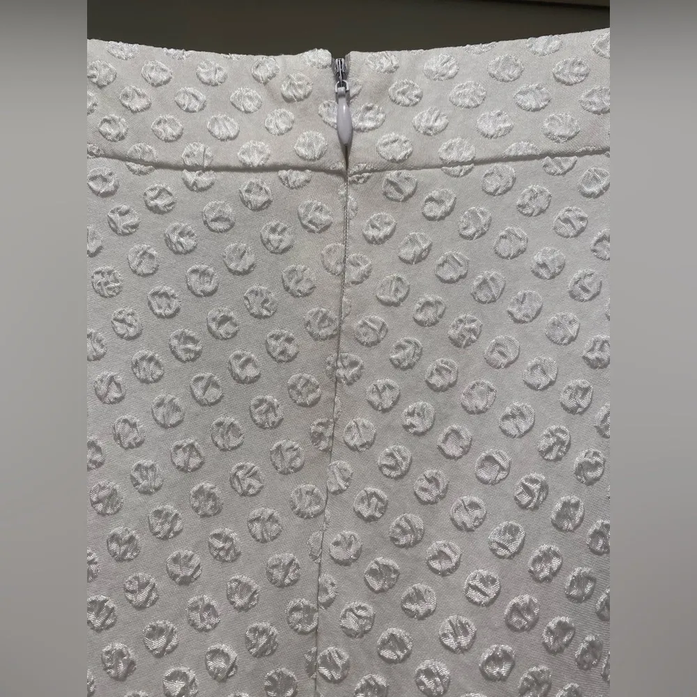 White Textured Asymmetrical Skort Shorts Skirt With Diagonal Front Zipper - Image 9