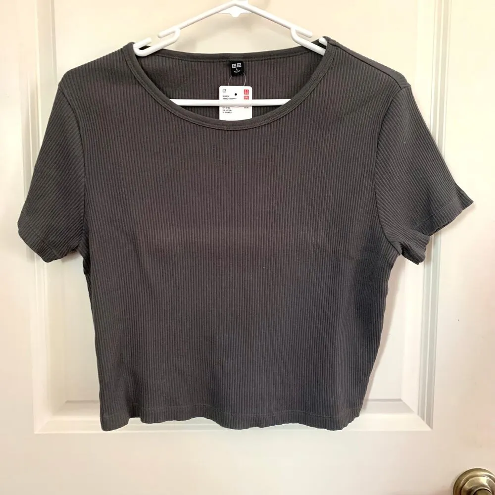 Uniqlo Ribbed Crew Neck Short Sleeve Cropped T-shirt in Gray *Discoloration* - Image 2